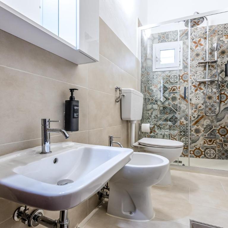 Hostly-Maison L'Arancio-Large House near the Tower - Three-Bedroom Premium Apartment - 52