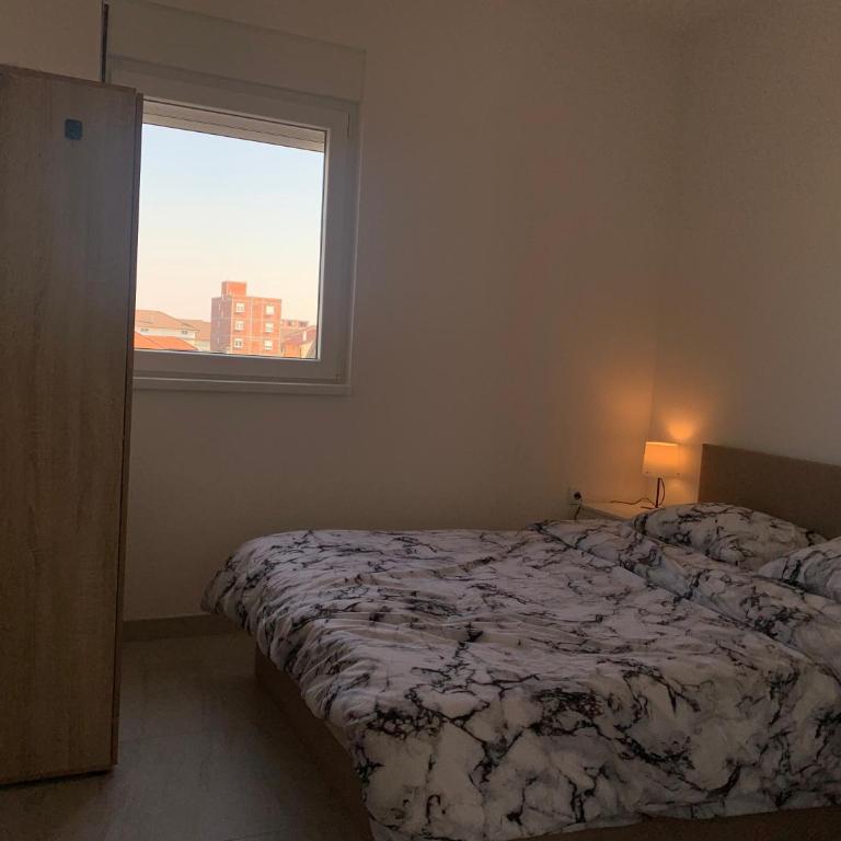 Appartement 2 chambres et 1 salon près de l'aéroport de Belgrade - Apartman sa 2 Spavaće Sobe - 2
