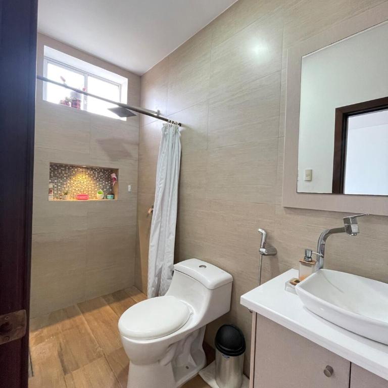 Hospedaje Familiar en Machala - Villa de 3 dormitorios - 20