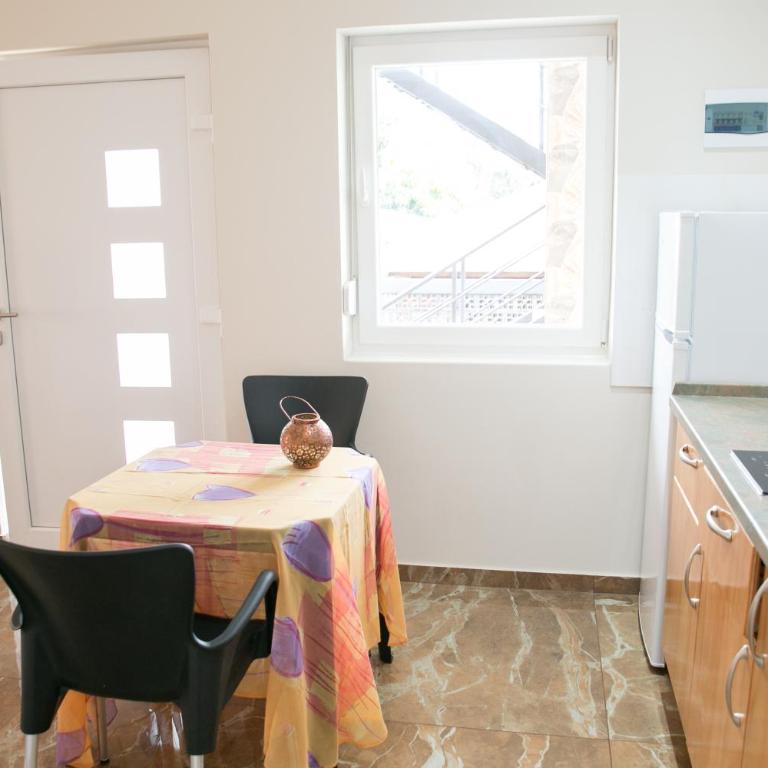 Studio mit Kochnische und Gemeinschaftspool - Estudio con terraza - 13