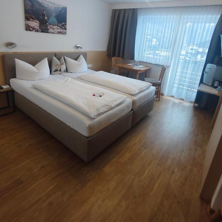 Gästehaus Holaus - Doppelzimmer mit Balkon - 13