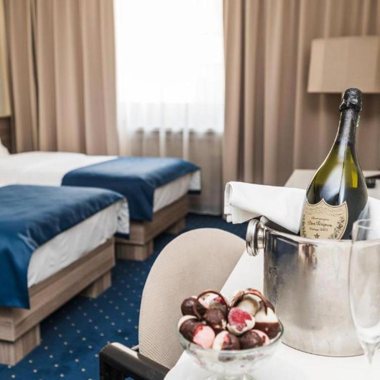 Hotel Holiday - Standardna Dvokrevetna Soba sa Zasebnim Krevetima - 2