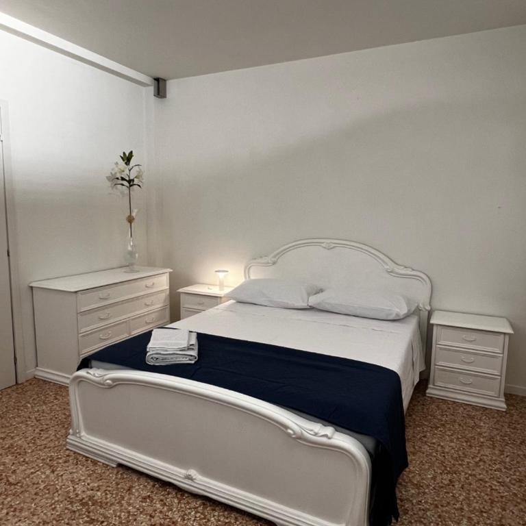 Locazione Turistica Joyful Padova - Camera Matrimoniale con Bagno in Comune - 1