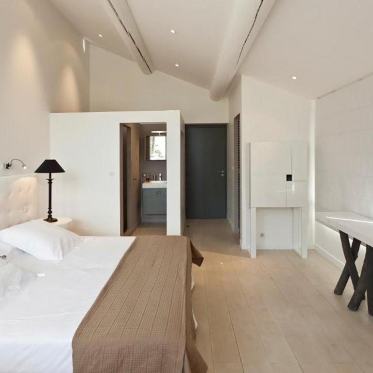 Mas de la Galégière - Les Chambres d'Hôtes - Chambre Double ou Lits Jumeaux avec Terrasse - 3
