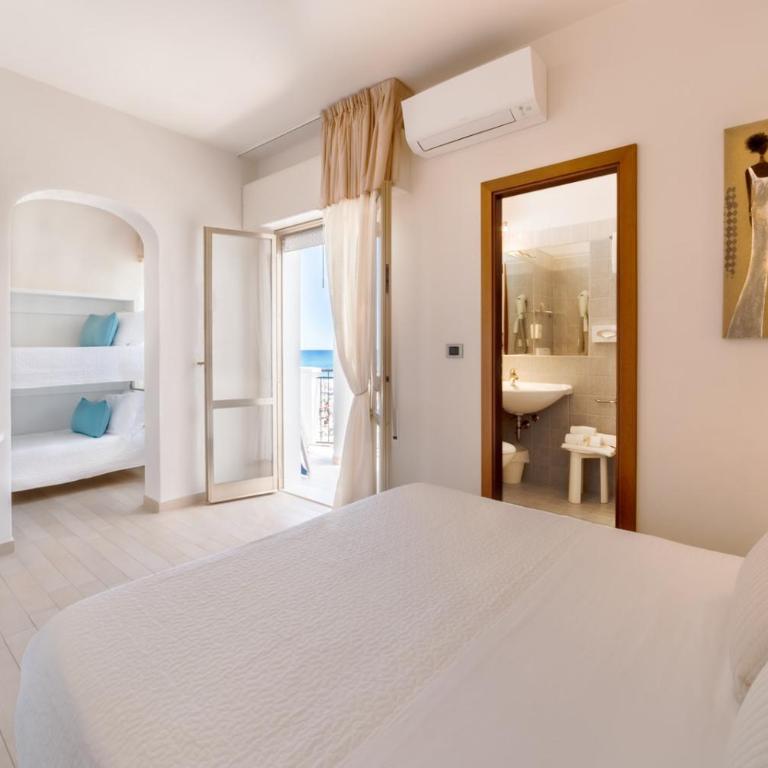 Hotel Soraya - Spiaggia Sawasdee with Beach, Restaurant & Parking - Quadruple Room with Sea View - 1