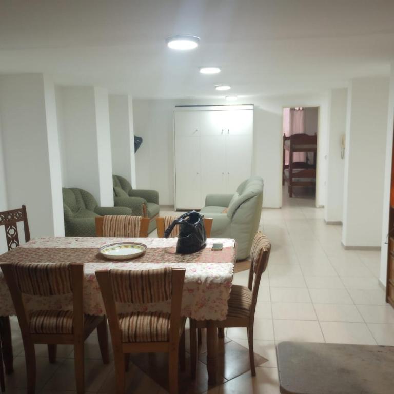 PISO con Parrilla apto jovenes y familia 90 metros centro - Apartamento de 2 dormitorios - 16