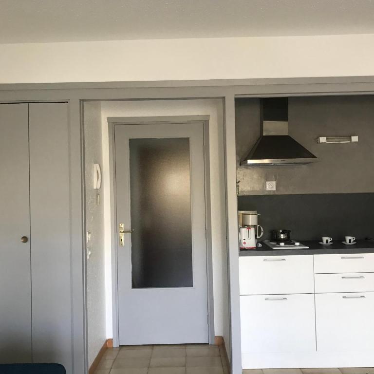 Grand Studio rez de jardin avec parking à 5 min à pieds de la mer et commerces - Appartement 1 Chambre - 8