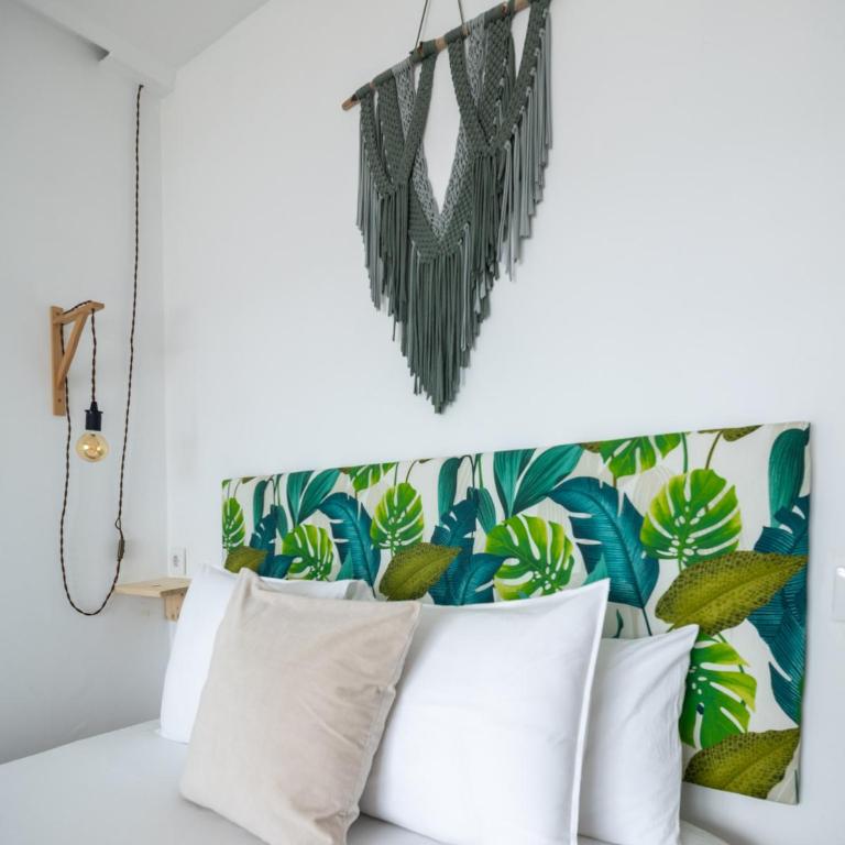 Boogalow Hostel - Double Room with Shared Bathroom - 1