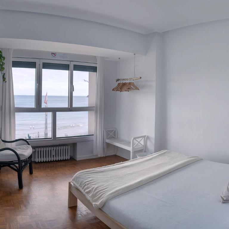 Boogalow Hostel - Double Room with Shared Bathroom - 7