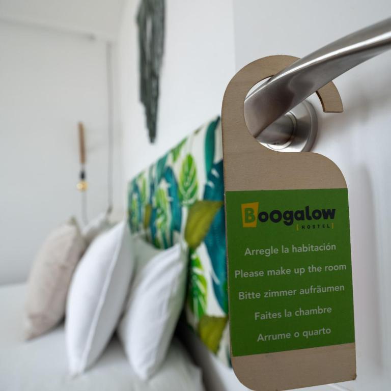 Boogalow Hostel - Double Room with Shared Bathroom - 5