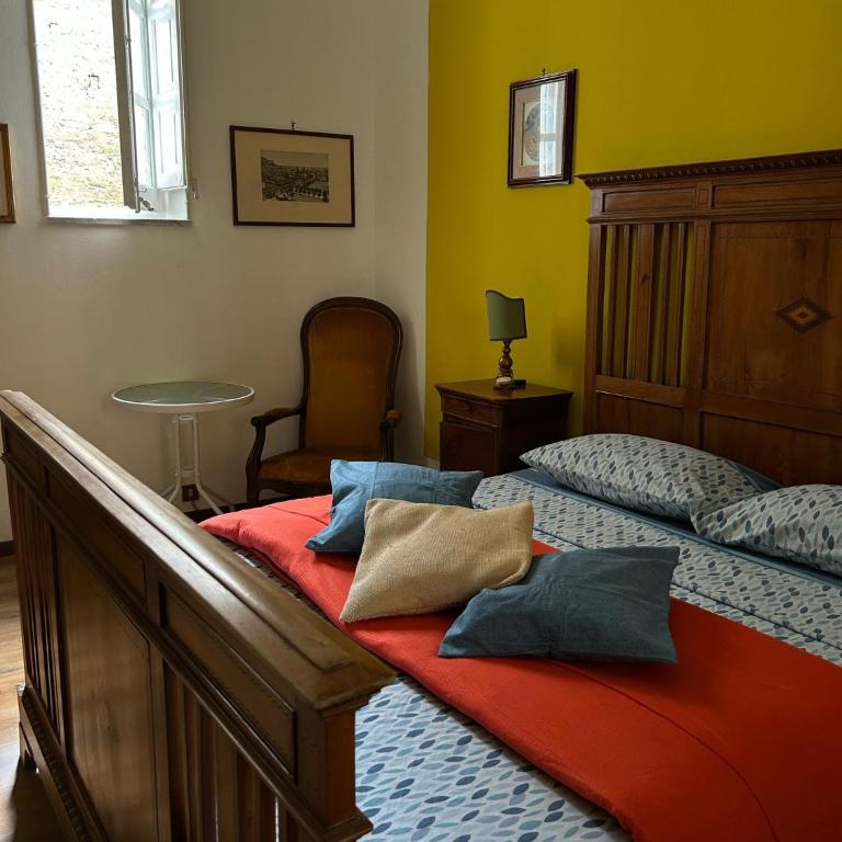 Leon - Double Room with Private External Bathroom - 2
