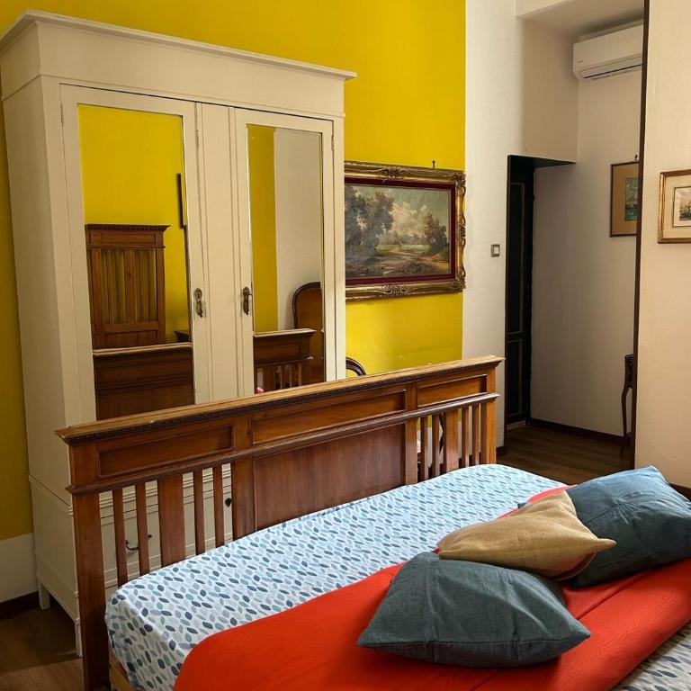 Leon - Double Room with Private External Bathroom - 4