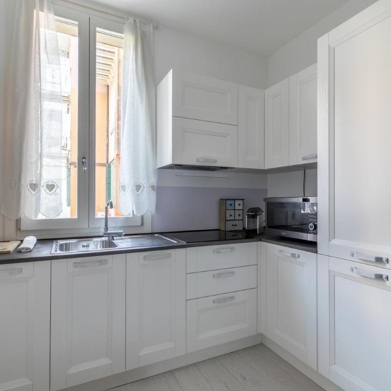 Secret Rose Garden in the heart of Padua - Two-Bedroom Apartment - 9