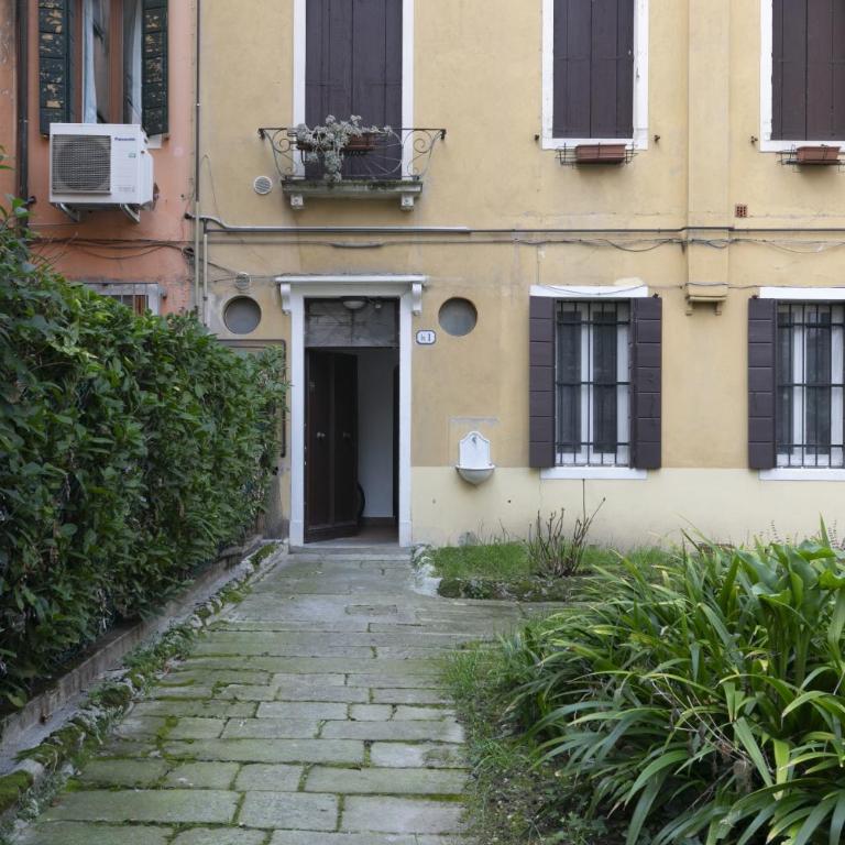 Secret Rose Garden in the heart of Padua - Two-Bedroom Apartment - 24