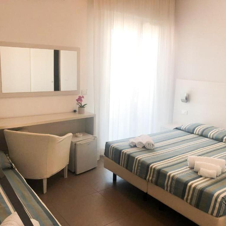 Hotel Gin sul mare - Camera Tripla - 6