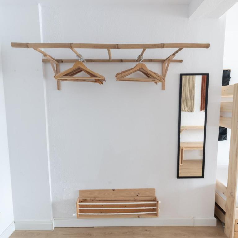 Boogalow Hostel - Family Room with Bathroom - 11