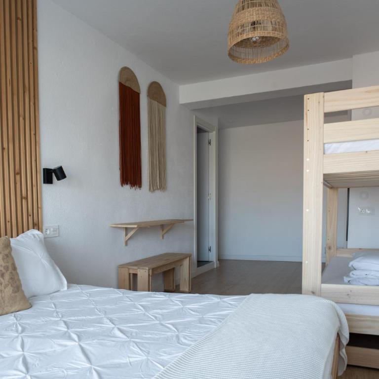 Boogalow Hostel - Family Room with Bathroom - 9