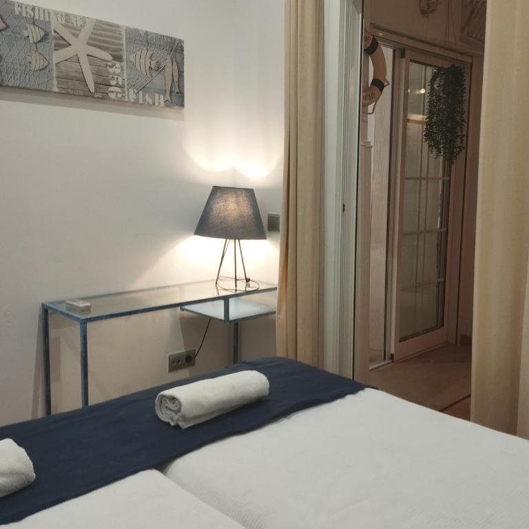 Port House, Paseo Marítimo,a un minuto playa - Three-Bedroom Apartment - 31