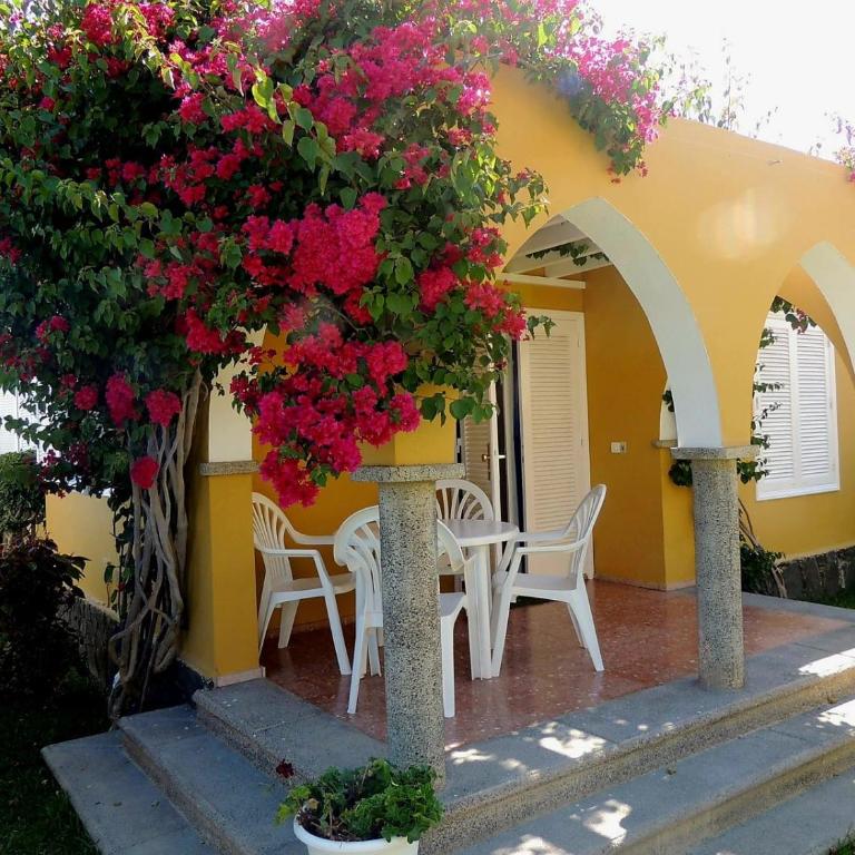 HANDICAP 7 Bungalow 4 - Two-Bedroom House - 1