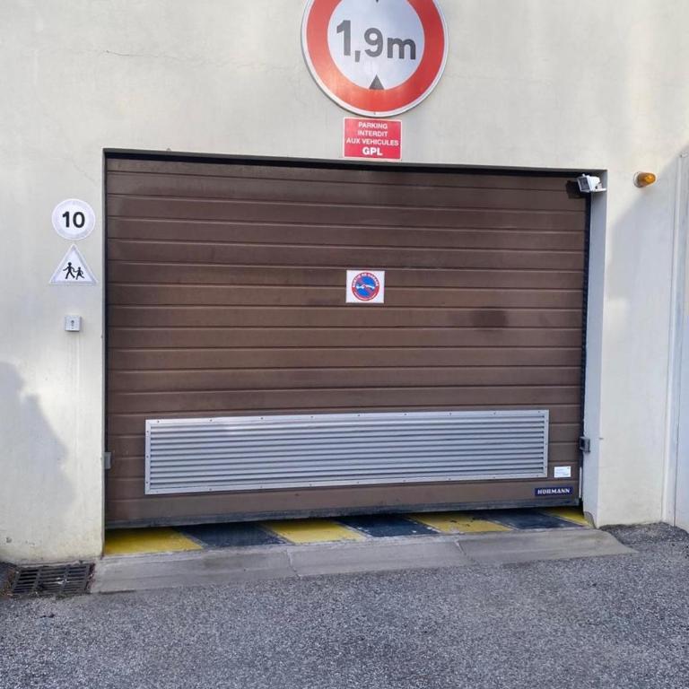 CHARMANT T3 AVEC VUE MONTAGNE et PARKING PRIVATIF - Appartement 2 Chambres - 25