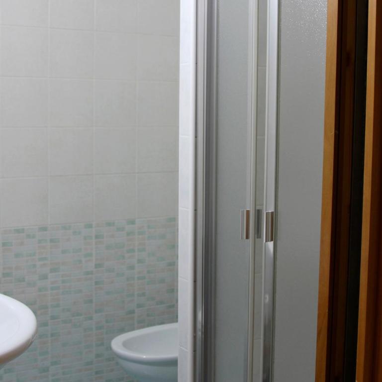 Casa Avallone - Camera Quadrupla con Bagno Privato - 8