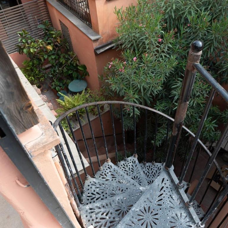 Trastevere Rooftop Terrace Courtyard Loft - One-Bedroom Apartment - 20