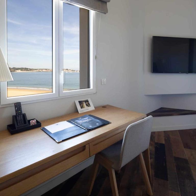 Hôtel de la Plage - Saint Jean de Luz - Chambre Prestige Premium avec Balcon - Vue sur Mer - 11