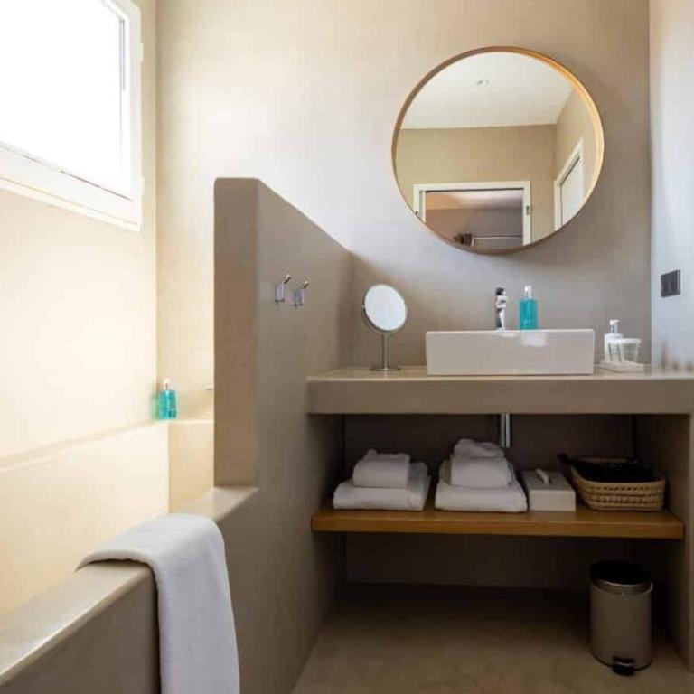 Hôtel de la Plage - Saint Jean de Luz - Chambre Prestige avec Balcon - Vue sur Ville - 3