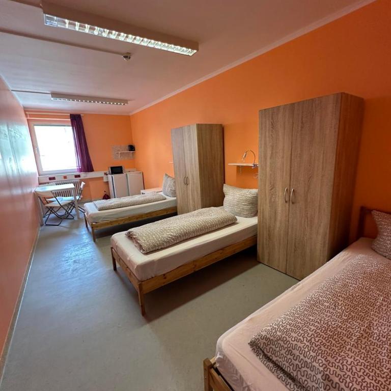2-Rent Group Hostel Rooms&Apartments GKP2 - Dreibettzimmer - 3