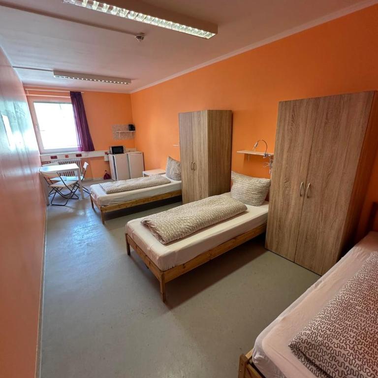 2-Rent Group Hostel Rooms&Apartments GKP2 - Dreibettzimmer - 1