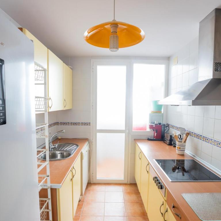 Costa Ballena - Apt para 6 con piscina, terraza, WiFi y parking gratis - Three-Bedroom Apartment - 19