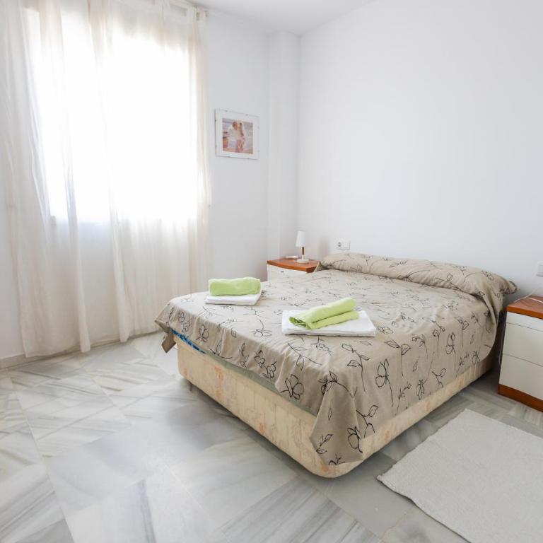 Costa Ballena - Apt para 6 con piscina, terraza, WiFi y parking gratis - Three-Bedroom Apartment - 4