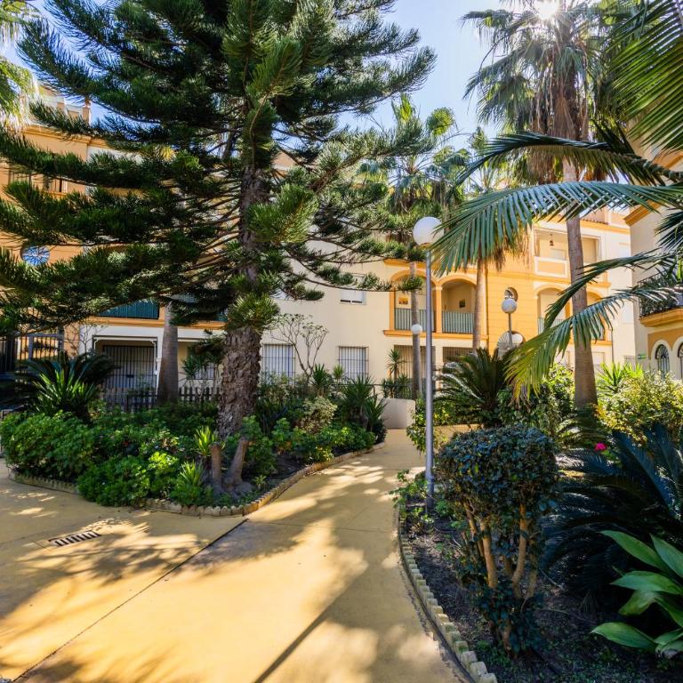 Costa Ballena - Apt para 6 con piscina, terraza, WiFi y parking gratis - Three-Bedroom Apartment - 23