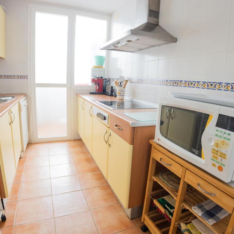 Costa Ballena - Apt para 6 con piscina, terraza, WiFi y parking gratis - Three-Bedroom Apartment - 18