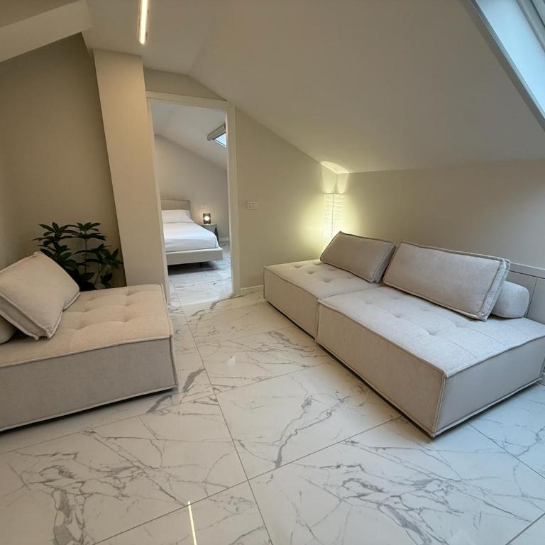 Sunny Design Penthouse 2BR 2BA 8 min to Duomo - Appartamento con 2 Camere da Letto - 1