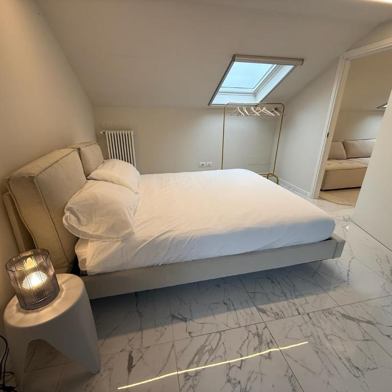 Sunny Design Penthouse 2BR 2BA 8 min to Duomo - Appartamento con 2 Camere da Letto - 22