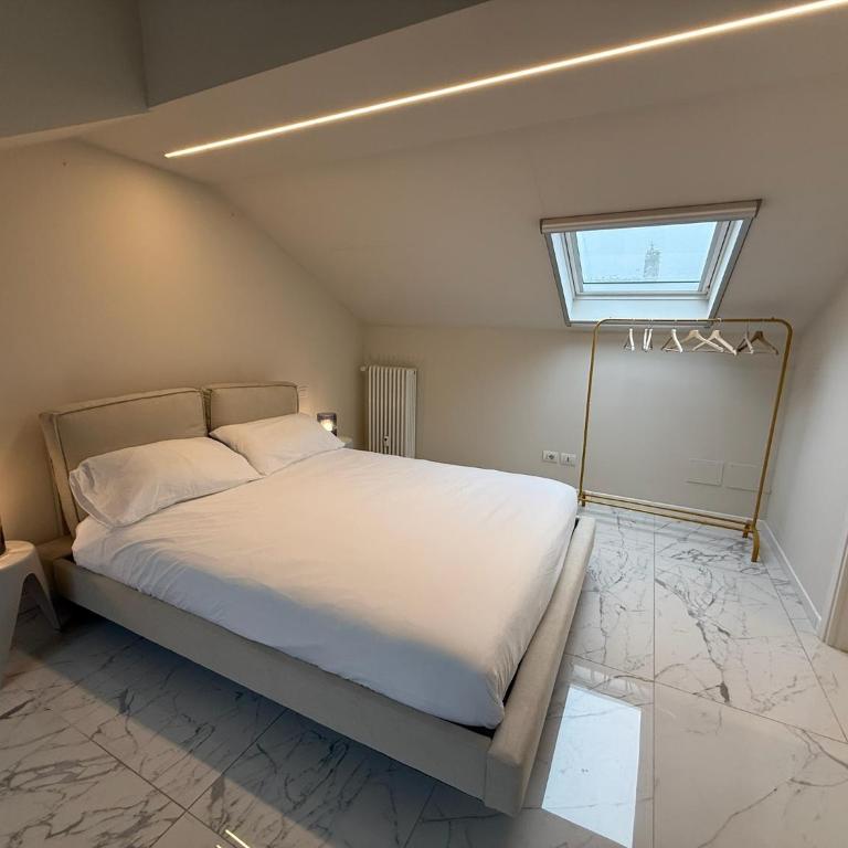 Sunny Design Penthouse 2BR 2BA 8 min to Duomo - Appartamento con 2 Camere da Letto - 27