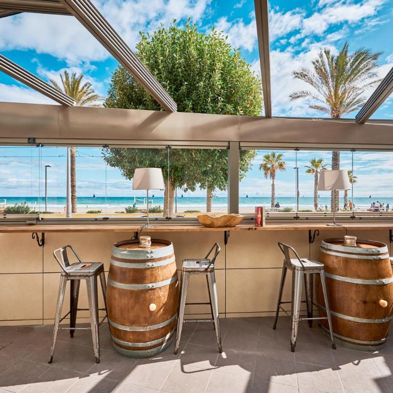 Beachfront apartment with patio - by Welcomely - Apartamento de 3 dormitorios - 22