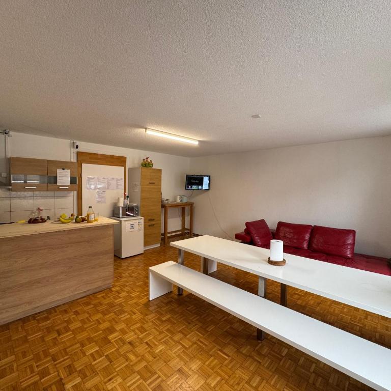 Downtown Family&Friends - Schilthorn Family Room with Balcony and Shared Bathroom and Shared Kitchen - 10
