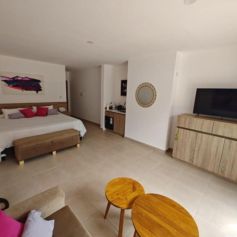 El cielo en Tilcara - Habitación con cama extragrande y bañera de hidromasaje - 10