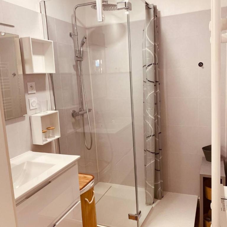 Superbe appartement climatisé avec wifi classé 3 étoiles à 50 m de la plage Le Lavandou - Apartment mit 2 Schlafzimmern und Terrasse - 7