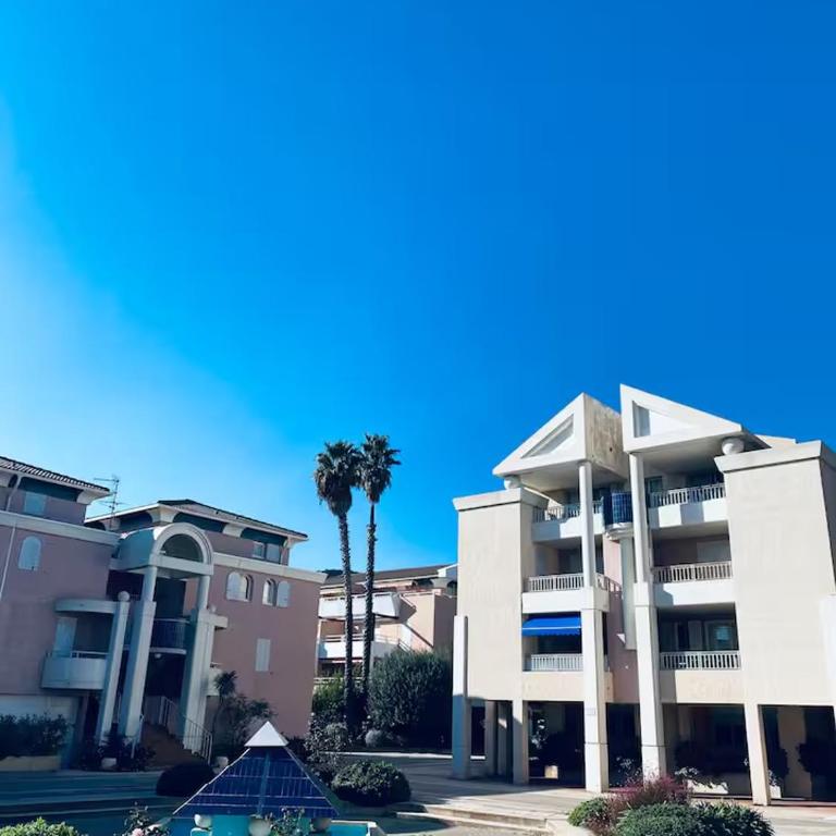 Superbe appartement climatisé avec wifi classé 3 étoiles à 50 m de la plage Le Lavandou - Apartment mit 2 Schlafzimmern und Terrasse - 2