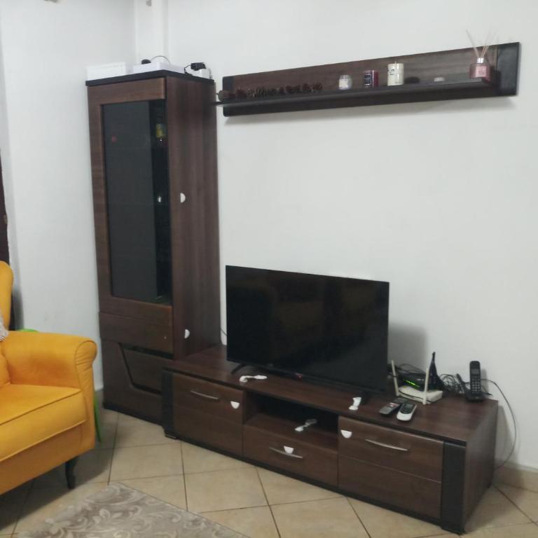 Lush Garden Villa Close to Airport with Hi-Speed Wifi - Two-Bedroom Villa - 2