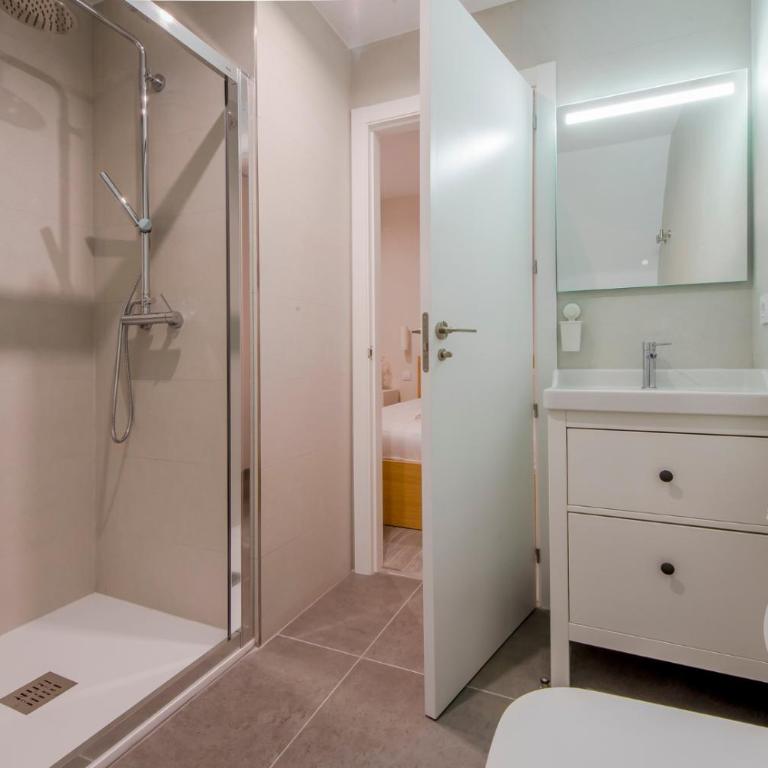 Vive la esencia Madrileña para 6 en Santa Ana 6 - Two-Bedroom Apartment - 22