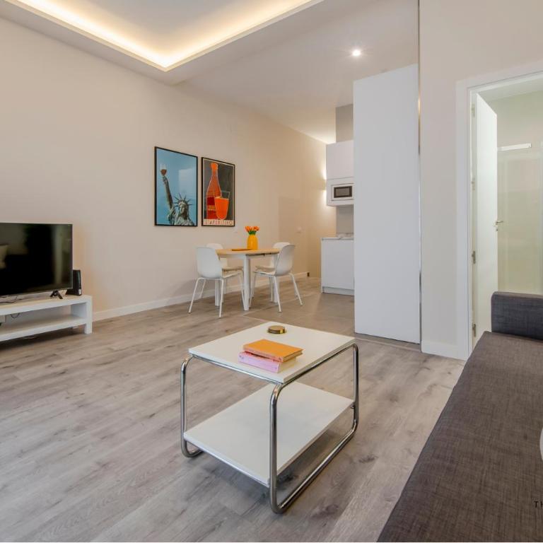 Vive la esencia Madrileña para 6 en Santa Ana 6 - Two-Bedroom Apartment - 13