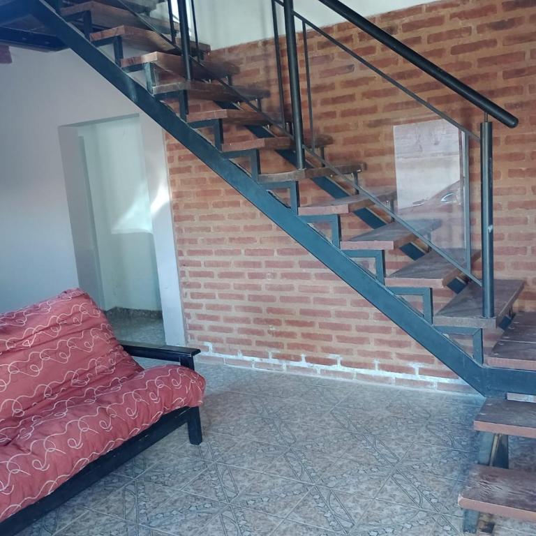 Casa y Departamento en Centenario - Casa de 3 dormitorios - 2