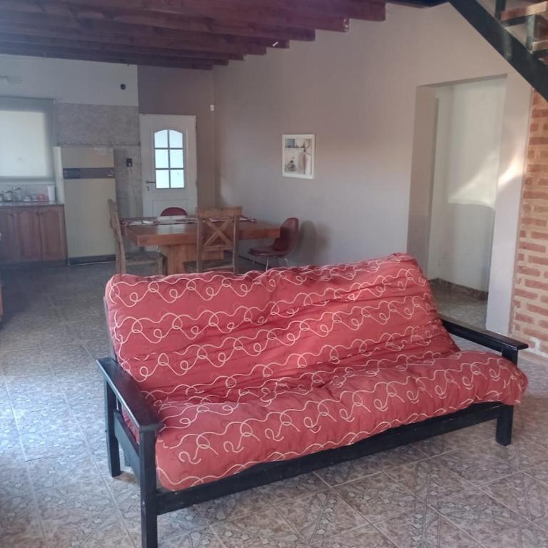 Casa y Departamento en Centenario - Casa de 3 dormitorios - 4