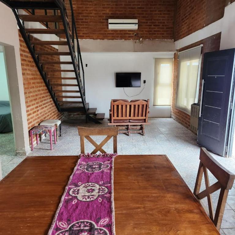 Casa y Departamento en Centenario - Casa de 3 dormitorios - 5