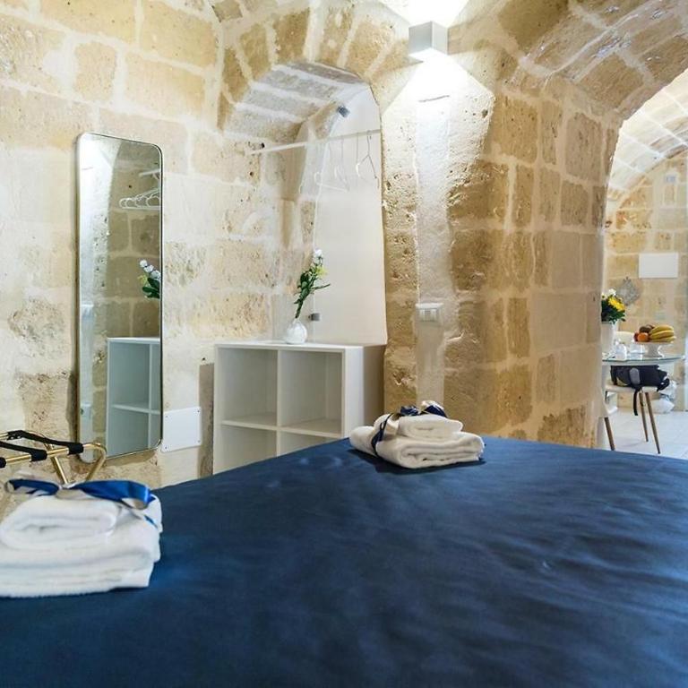 Krypte Comfort Room - One-Bedroom Apartment - 14