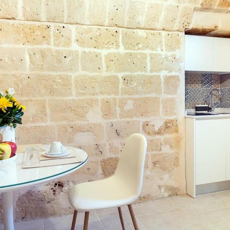 Krypte Comfort Room - One-Bedroom Apartment - 23
